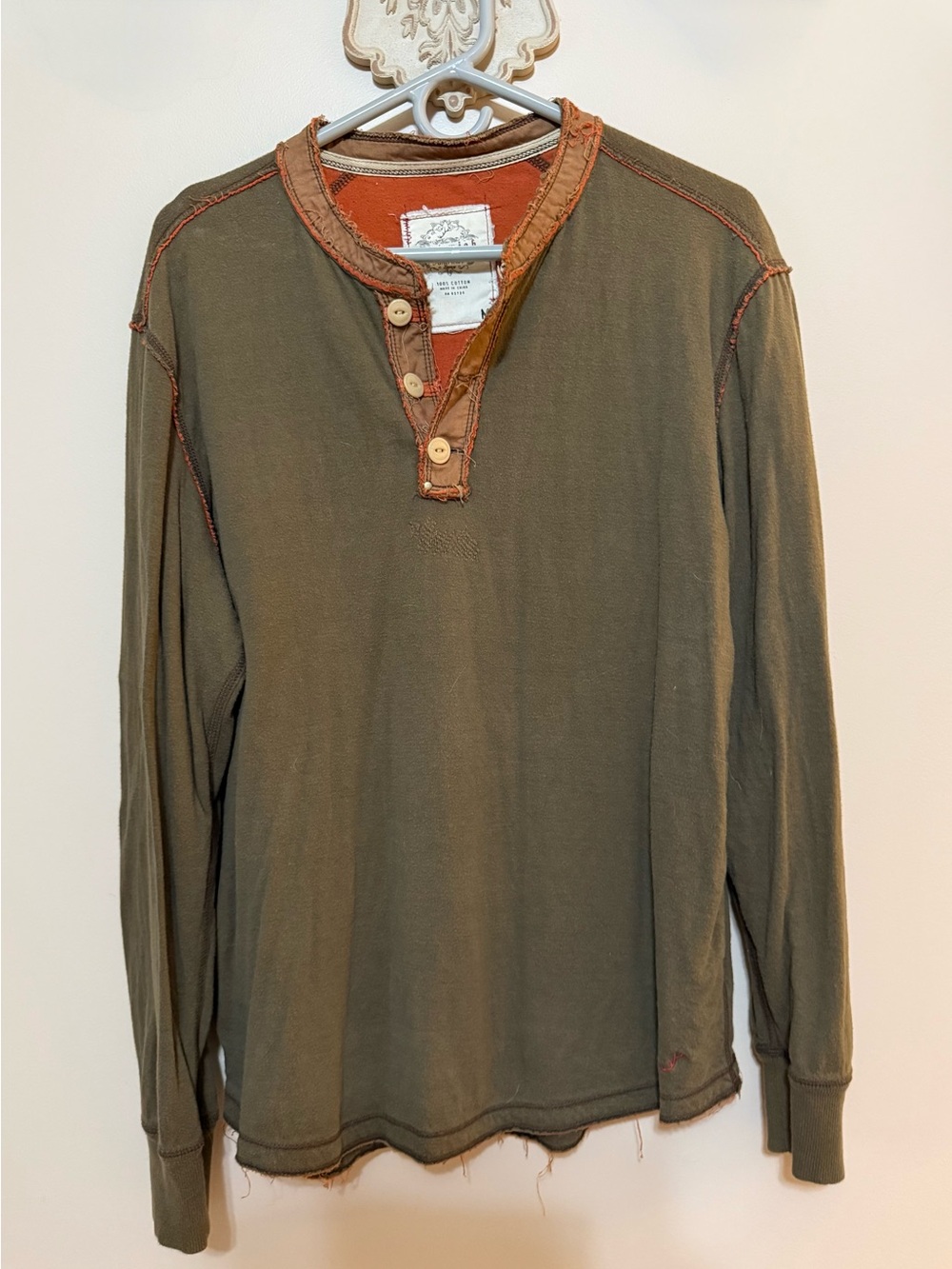 Jeremiah Men’s Long-Sleeve Olive Henley with Contrast Trim Sz M